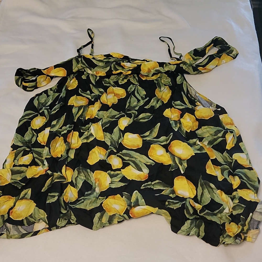 Lemon print spaghetti strap shirt